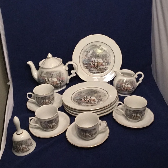 AVON 1977 WINTER TEA SET FOR 4  MADE IN JAPAN - Picture 1 of 4